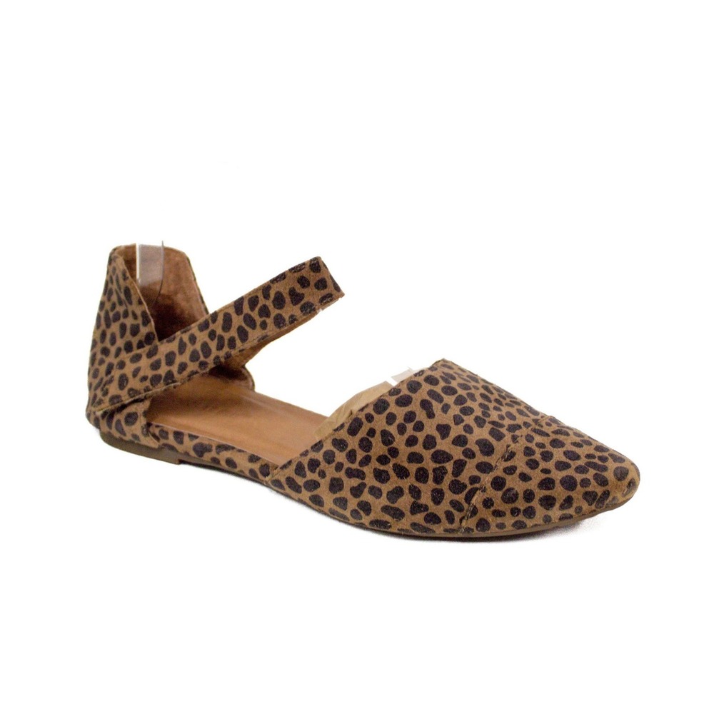 Chocolat Blu Gaia Leopard Print Ankle Strap Pointed Toe Flat Sandals Women's 9.5